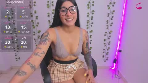 Snapshot of nikibryce_ chatting on September 27, 2:09 am Niki online show from September 27, 2:09 am