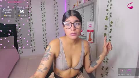 Snapshot of nikibryce_ chatting on October 13, 7:16 pm Niki online show from October 13, 7:16 pm