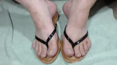 nikisissyfeet online show from May 17, 1:26 am