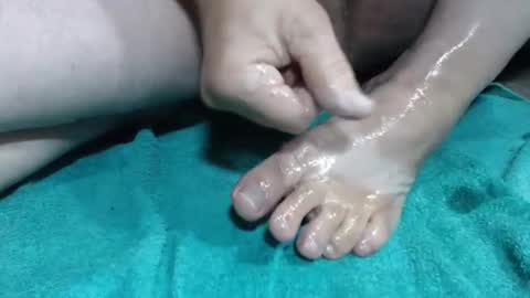 nikisissyfeet online show from May 16, 1:02 am