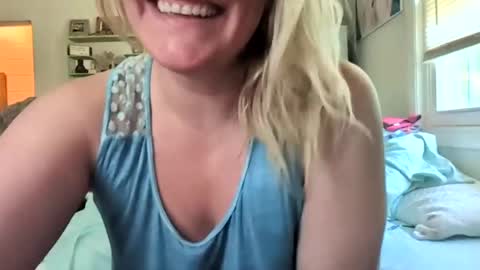 nikki32313 online show from July 12, 4:10 pm