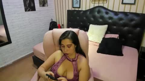 Nikki  online show from May 28, 3:04 am