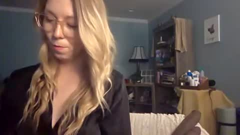 nikkib653466 online show from July 10, 6:01 pm
