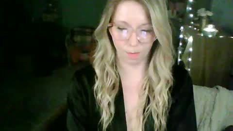 nikkib653466 online show from March 8, 4:27 am