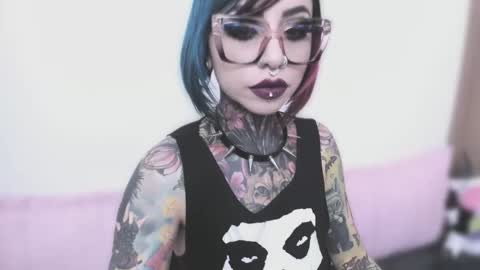 Nikki Ramone   online show from September 25, 11:23 pm