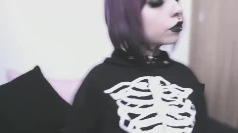 Nikki Ramone   online show from September 9, 1:33 pm