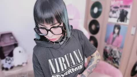 Nikki Ramone   online show from April 15, 3:15 pm