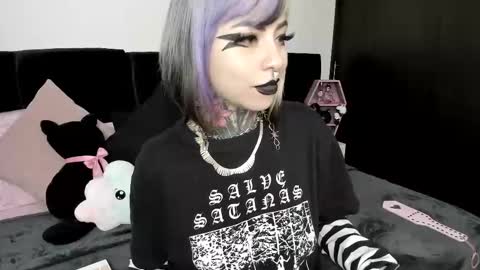 Nikki Ramone   online show from March 12, 5:24 am