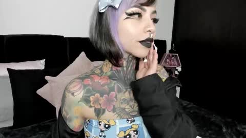 Nikki Ramone   online show from February 25, 9:09 am