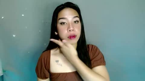 urlovelynika  online show from January 8, 11:10 am