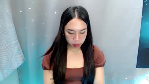 urlovelynika  online show from December 8, 2:46 am