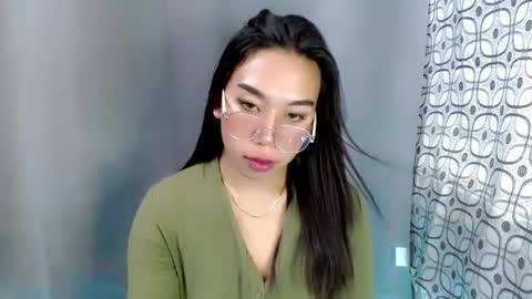 urlovelynika  online show from January 16, 5:11 am