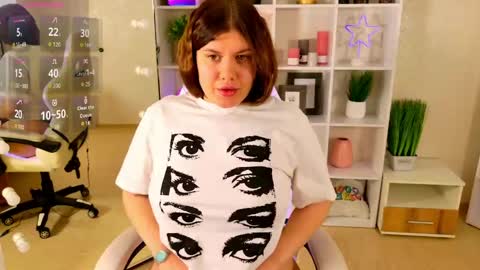 NikkiVelvets online show from May 2, 7:36 am
