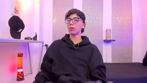 Snapshot of nikolay_gregori chatting on September 14, 4:04 am online show from September 14, 4:04 am
