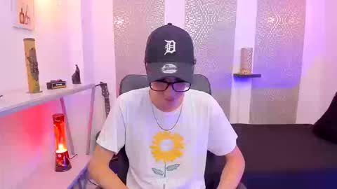 Snapshot of nikolay_gregori chatting on September 25, 4:41 am online show from September 25, 4:41 am