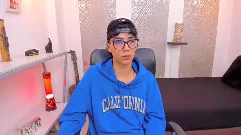 Snapshot of nikolay_gregori chatting on October 2, 6:23 am online show from October 2, 6:23 am