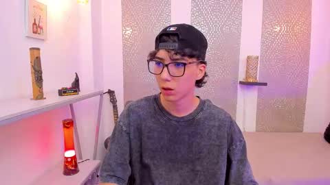 Snapshot of nikolay_gregori chatting on September 29, 4:44 am online show from September 29, 4:44 am
