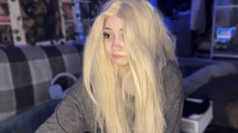 nikoli_naw online show from March 5, 9:24 pm