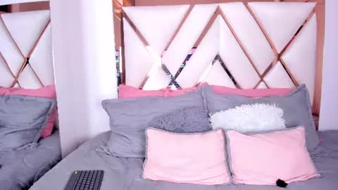 niky_vega1 online show from August 6, 12:41 am