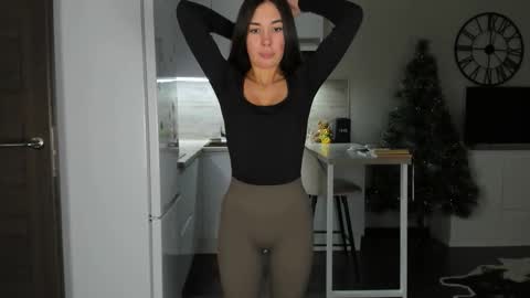 Bella online show from December 16, 8:37 pm