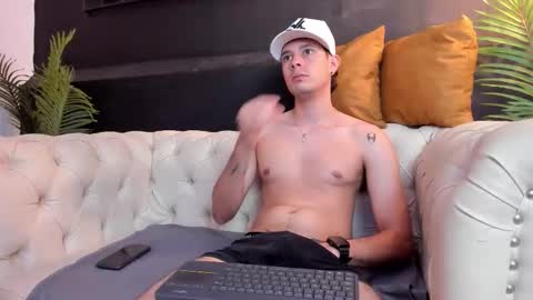 Nils online show from October 8, 5:13 am