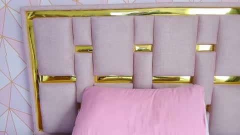 Nina Carther online show from April 16, 9:50 pm