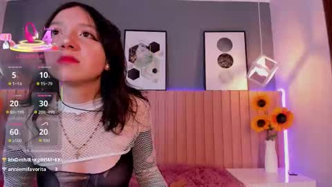 nina_ford_ online show from December 5, 4:01 am