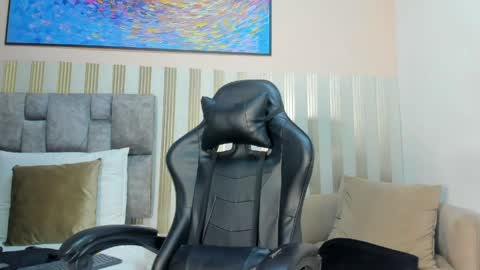 nina_glow_ online show from April 4, 11:39 am