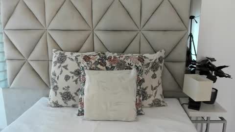  Nina  online show from October 6, 8:15 pm