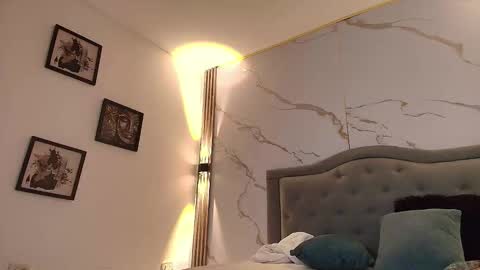  N I N A online show from November 11, 6:43 pm