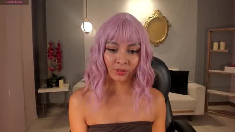Snapshot of ninablumm chatting on October 2, 3:27 am Nina online show from October 2, 3:27 am