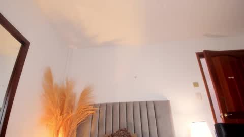 Nina online show from March 8, 9:29 pm