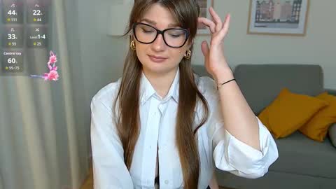 Nina online show from October 3, 8:44 am