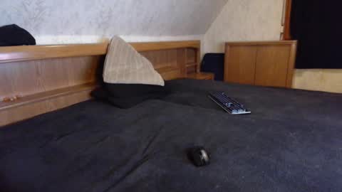 Snapshot of nixan85 chatting on October 9, 2:39 am nixan85 online show from October 9, 2:39 am