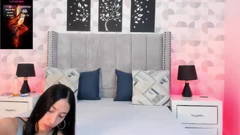 NATHALIA MORENO online show from November 17, 12:30 pm