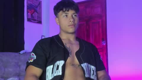 noah_223 online show from March 20, 5:12 am