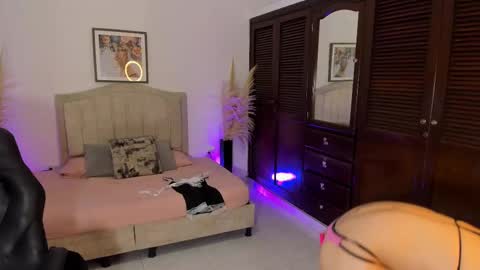 Anna Cherry online show from November 5, 6:48 am