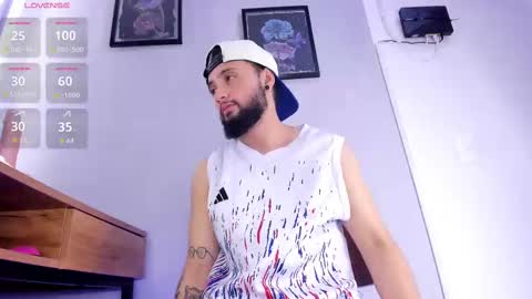 noah_devil_ online show from November 19, 2:44 am