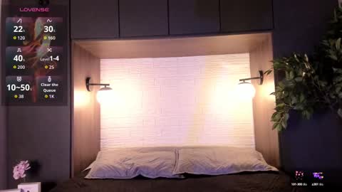 noah_dupont_ online show from October 3, 9:12 pm