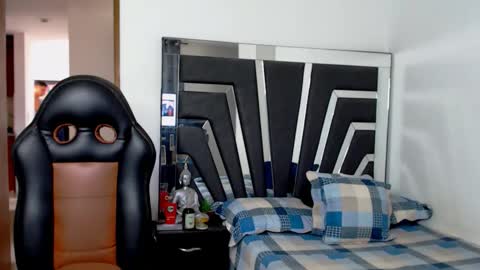 Noah Harris01 online show from March 11, 4:43 pm