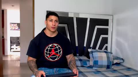 Noah Harris01 online show from March 12, 4:44 pm