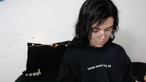 noah hehim    online show from January 17, 10:01 pm