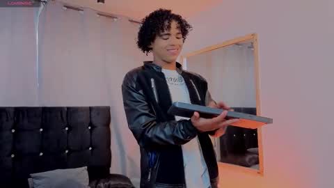 noah_smith04 online show from January 9, 2:33 pm