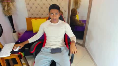 N O AH - S T H O  N E online show from January 16, 3:04 am