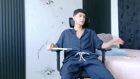 noah tyler  online show from December 5, 5:44 pm