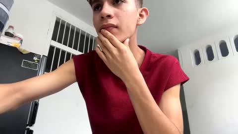 Snapshot of noah_tyler_ chatting on January 26, 7:41 pm noah tyler online show from January 26, 7:41 pm
