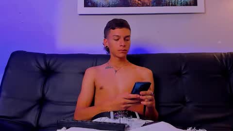 noahh_sky online show from April 25, 4:25 am