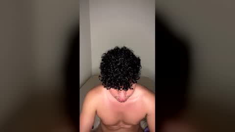 noahlatino35 online show from April 26, 12:19 am