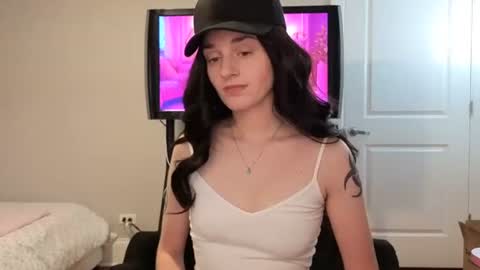 Noelle online show from August 6, 7:01 pm