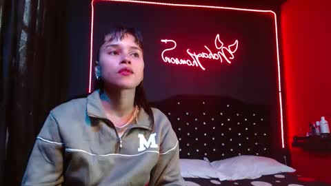 Noha Thomson online show from December 17, 7:20 pm